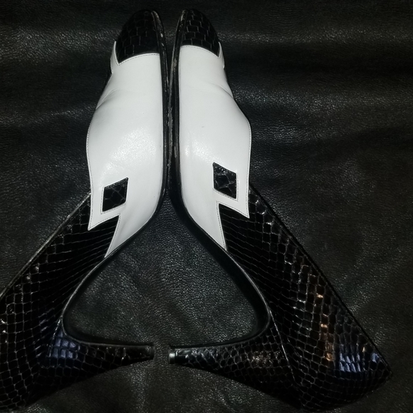 Bruno Magli - Picture 7 of 8